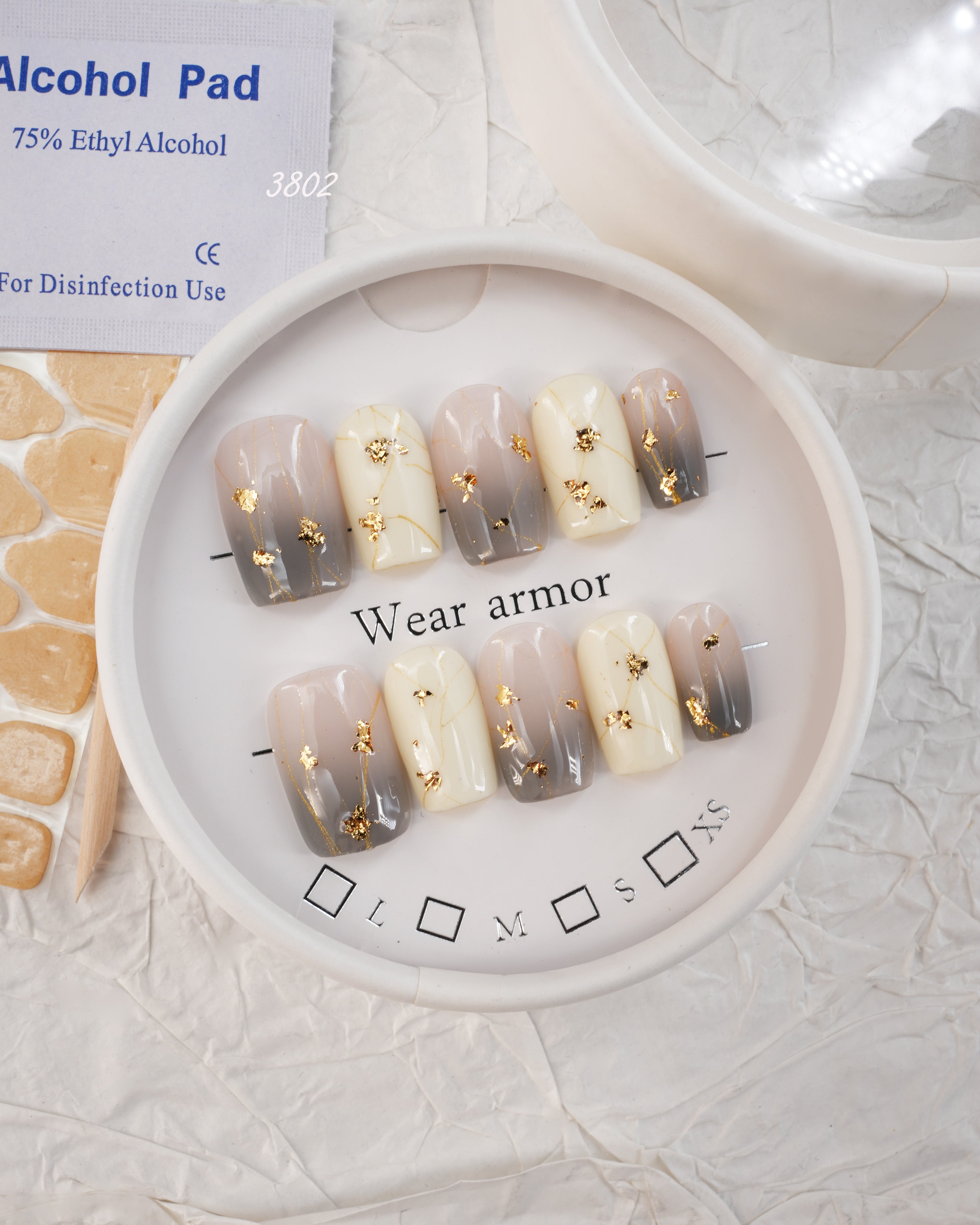 zb11..Diverse and beautifully shaped armor pieces