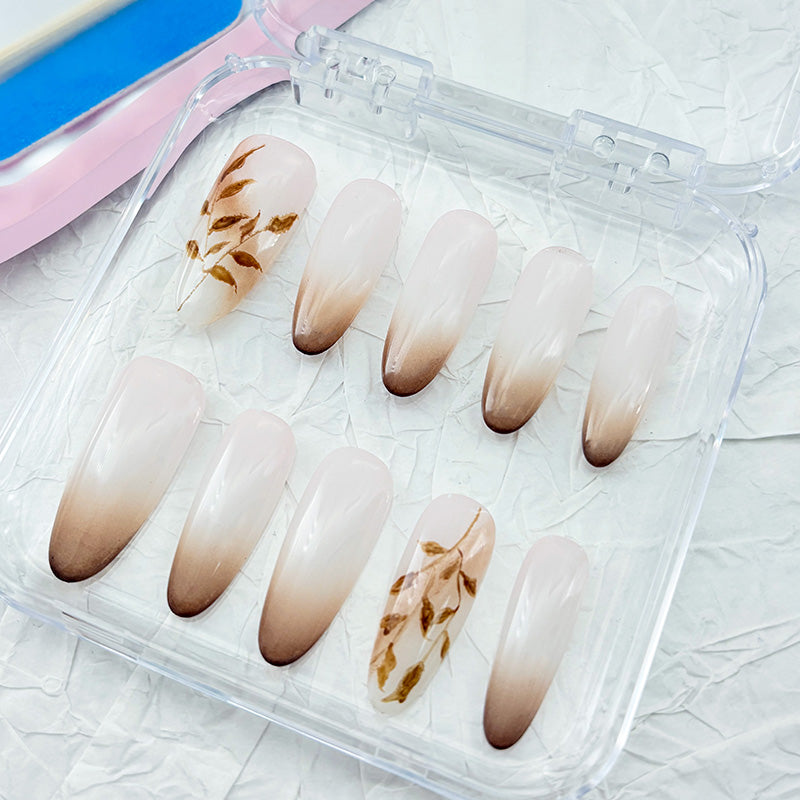 zb35..A variety of choices for almond-shaped and square-shaped wearable nails.