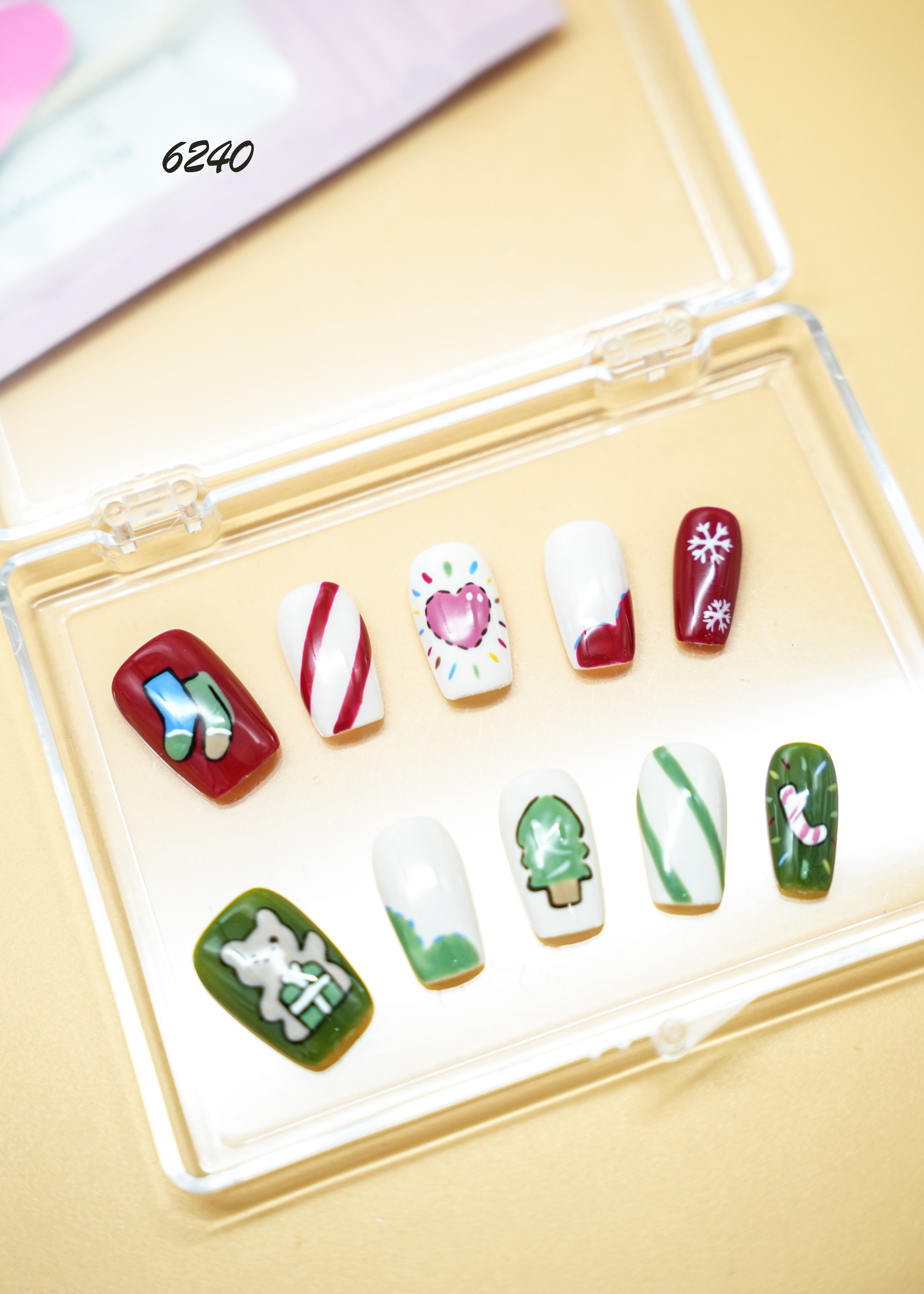 zb78..A display board featuring 24 different styles of fashionable and trendy nail wear.