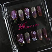 zb98..Nails of various styles.