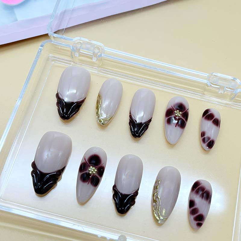 zb65..A display board featuring 24 different styles of fashionable and trendy nail art.