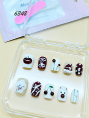 zb78..A display board featuring 24 different styles of fashionable and trendy nail wear.