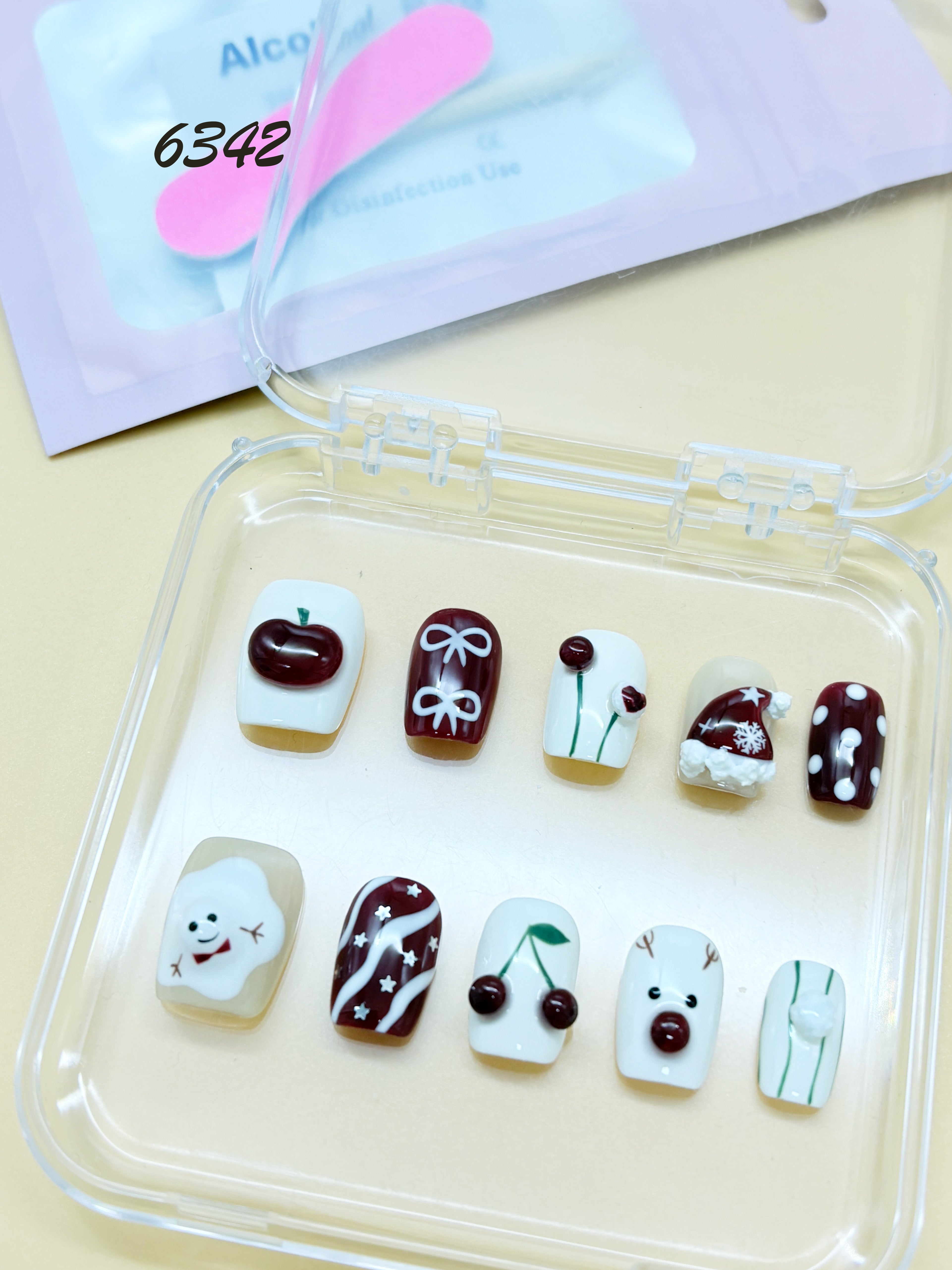 zb78..A display board featuring 24 different styles of fashionable and trendy nail wear.