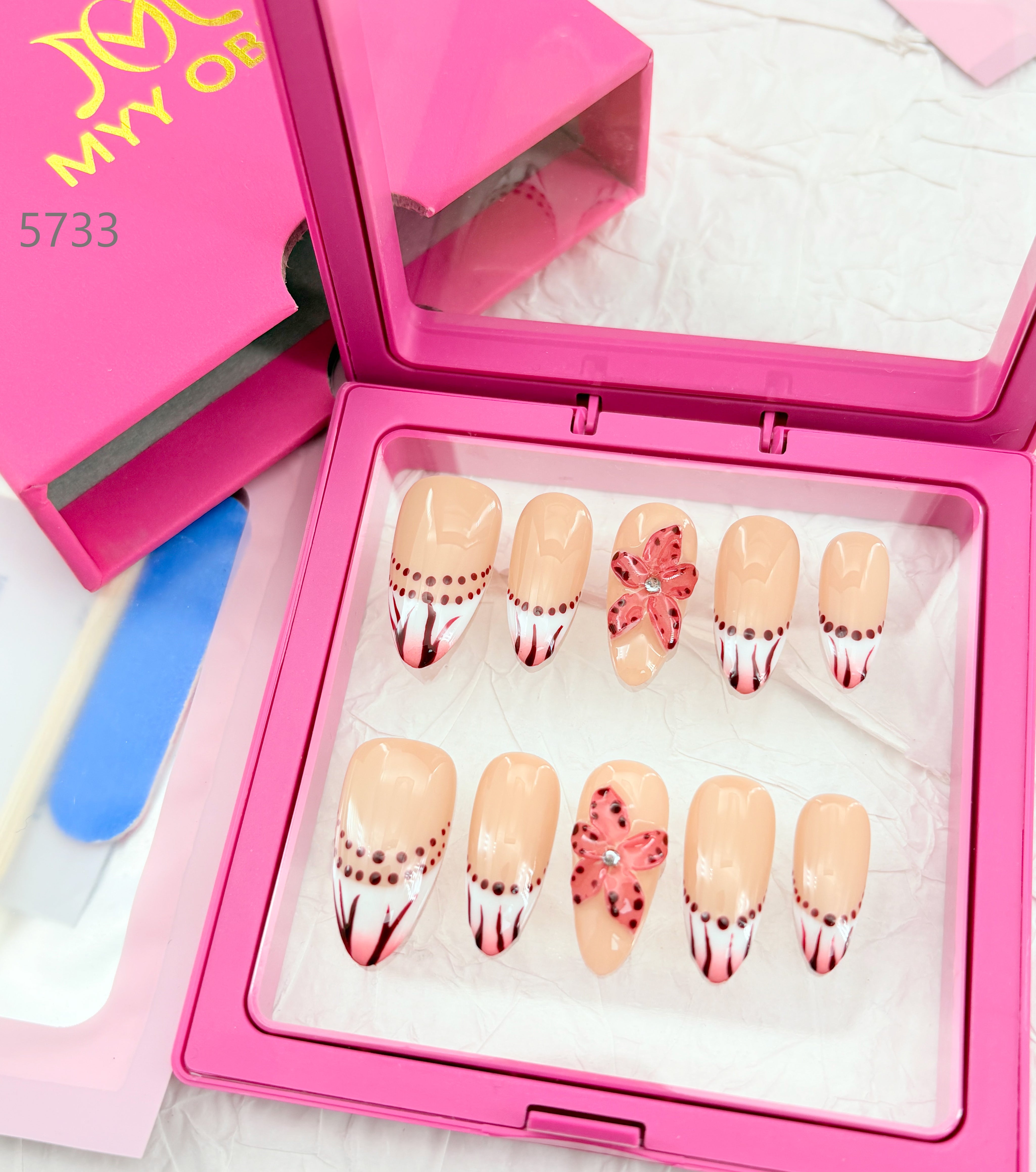 zb97..A wide variety of nails