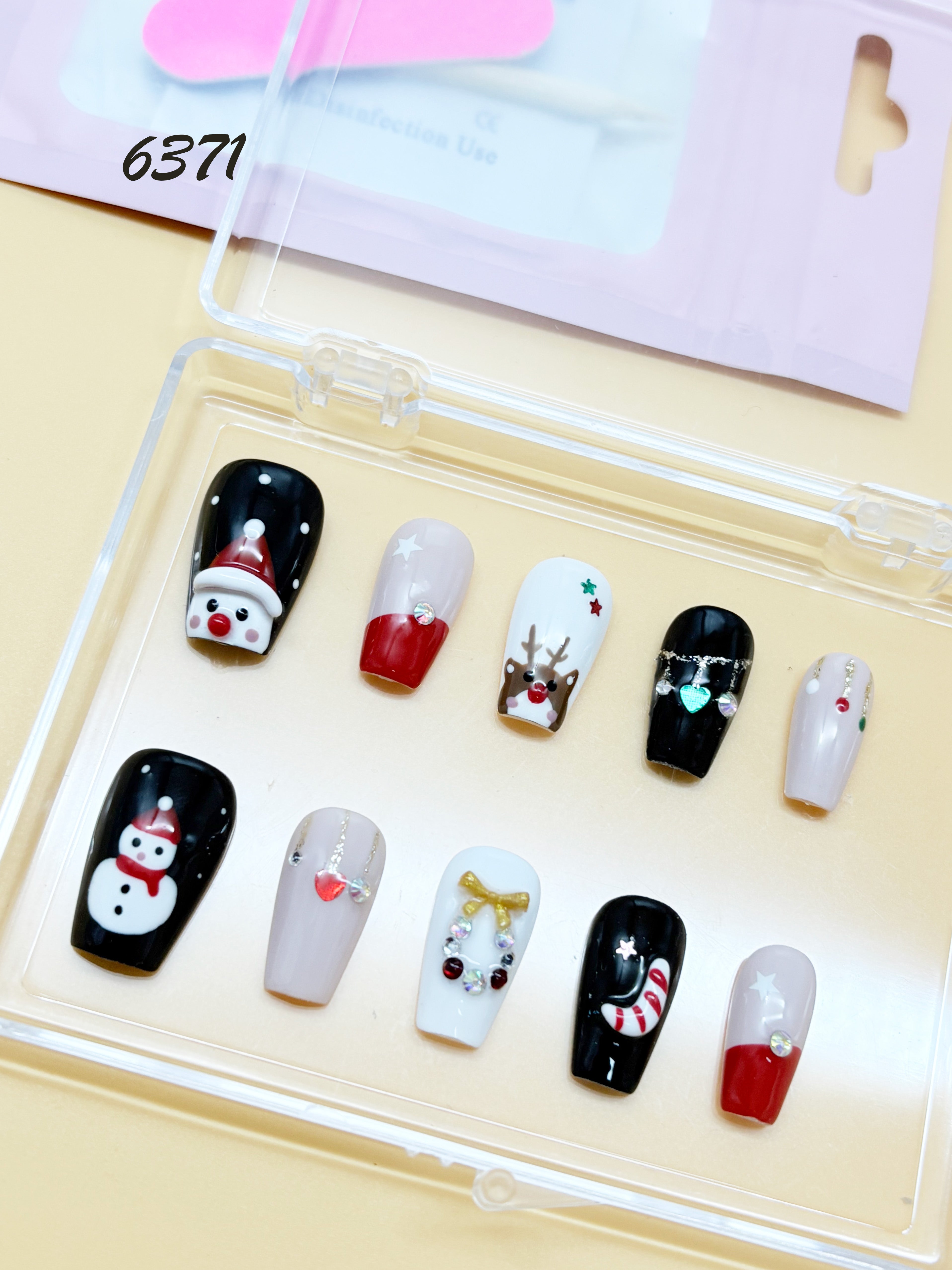 zb78..A display board featuring 24 different styles of fashionable and trendy nail wear.