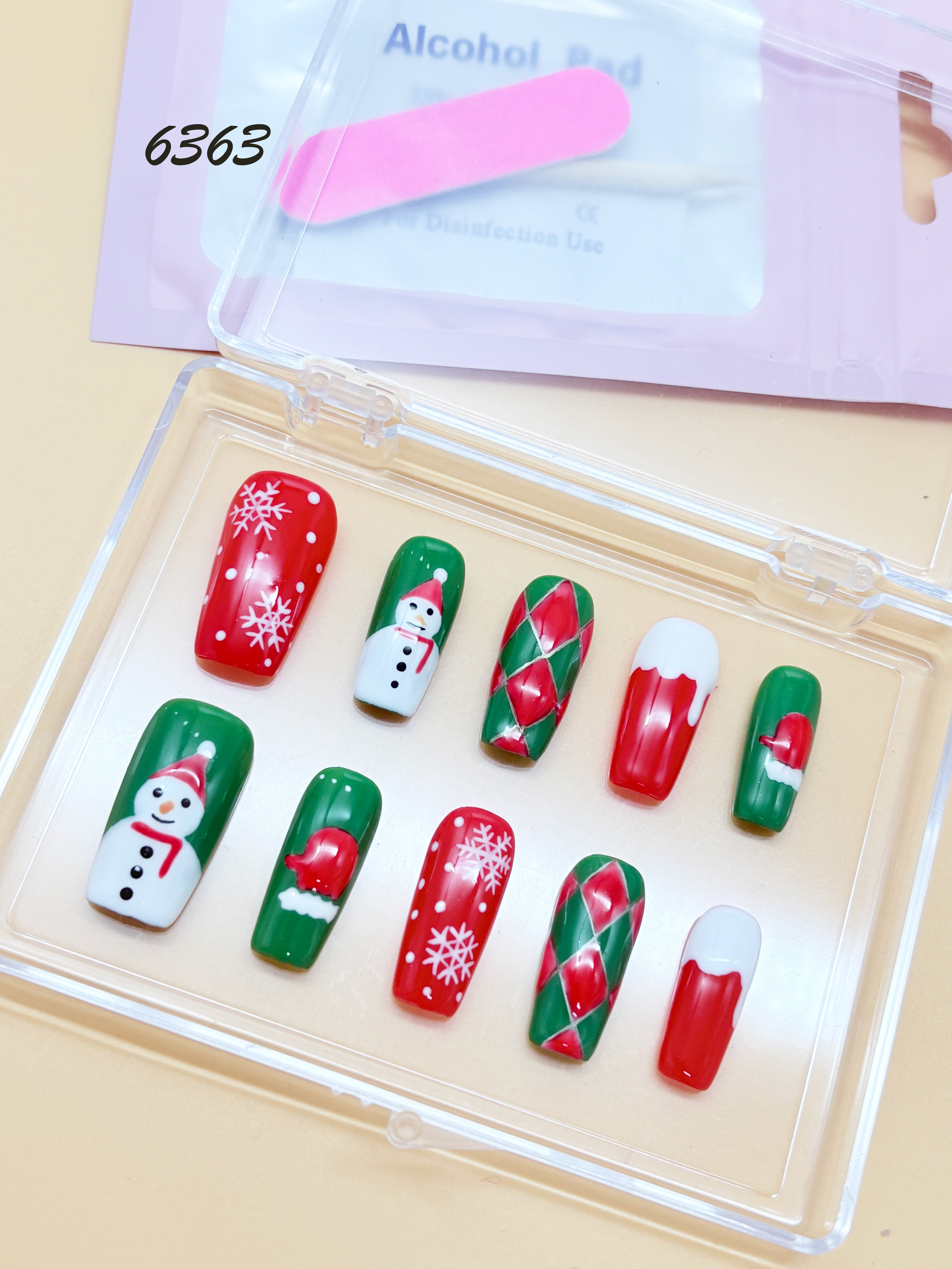 zb78..A display board featuring 24 different styles of fashionable and trendy nail wear.