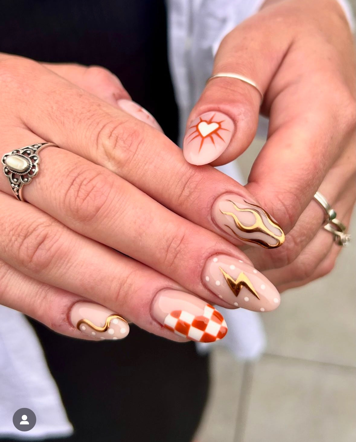Customized Nails-ava
