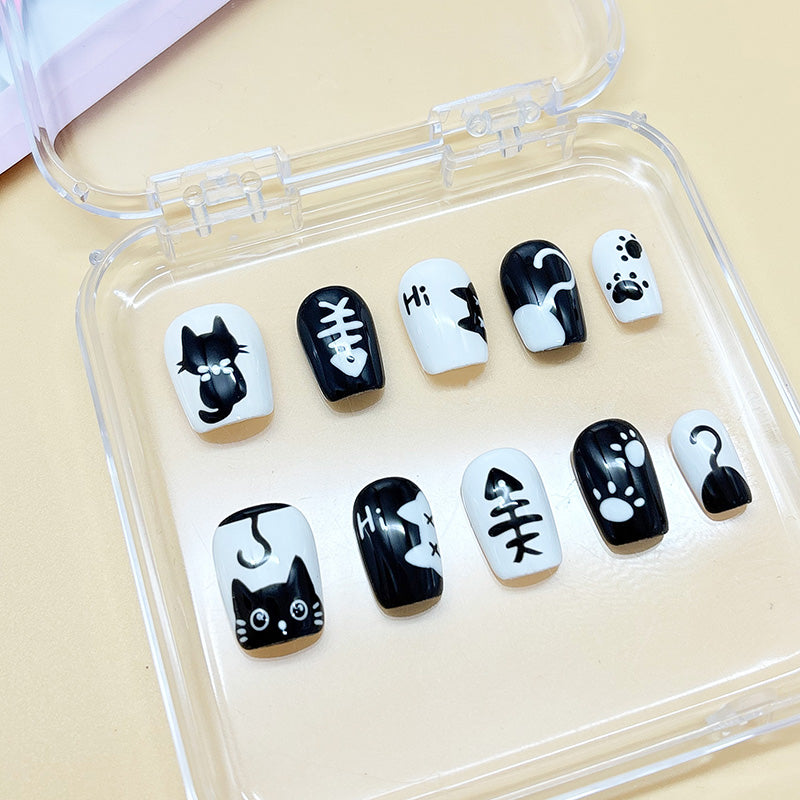 zb65..A display board featuring 24 different styles of fashionable and trendy nail art.