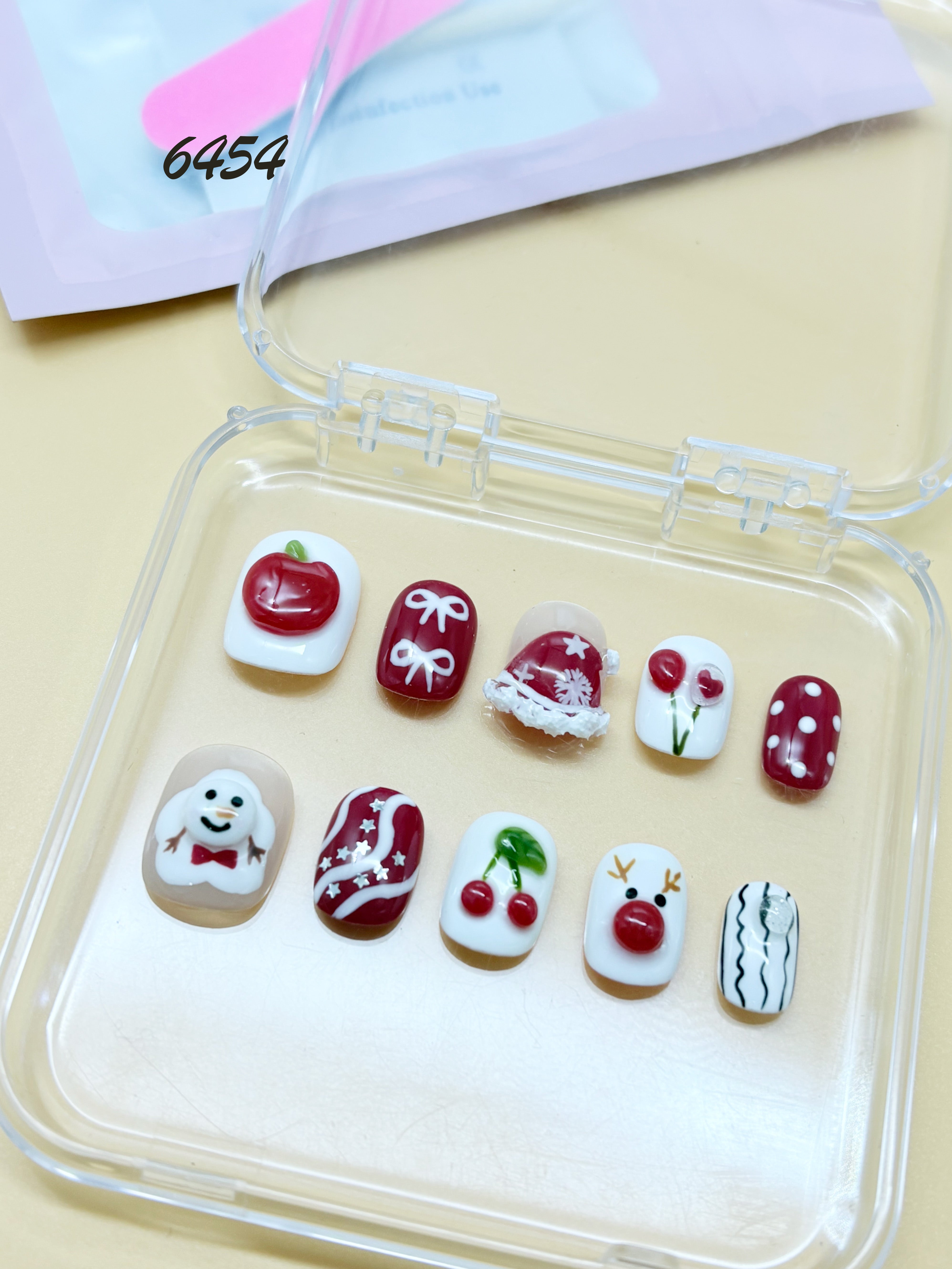 zb78..A display board featuring 24 different styles of fashionable and trendy nail wear.