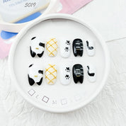zb35..A variety of choices for almond-shaped and square-shaped wearable nails.