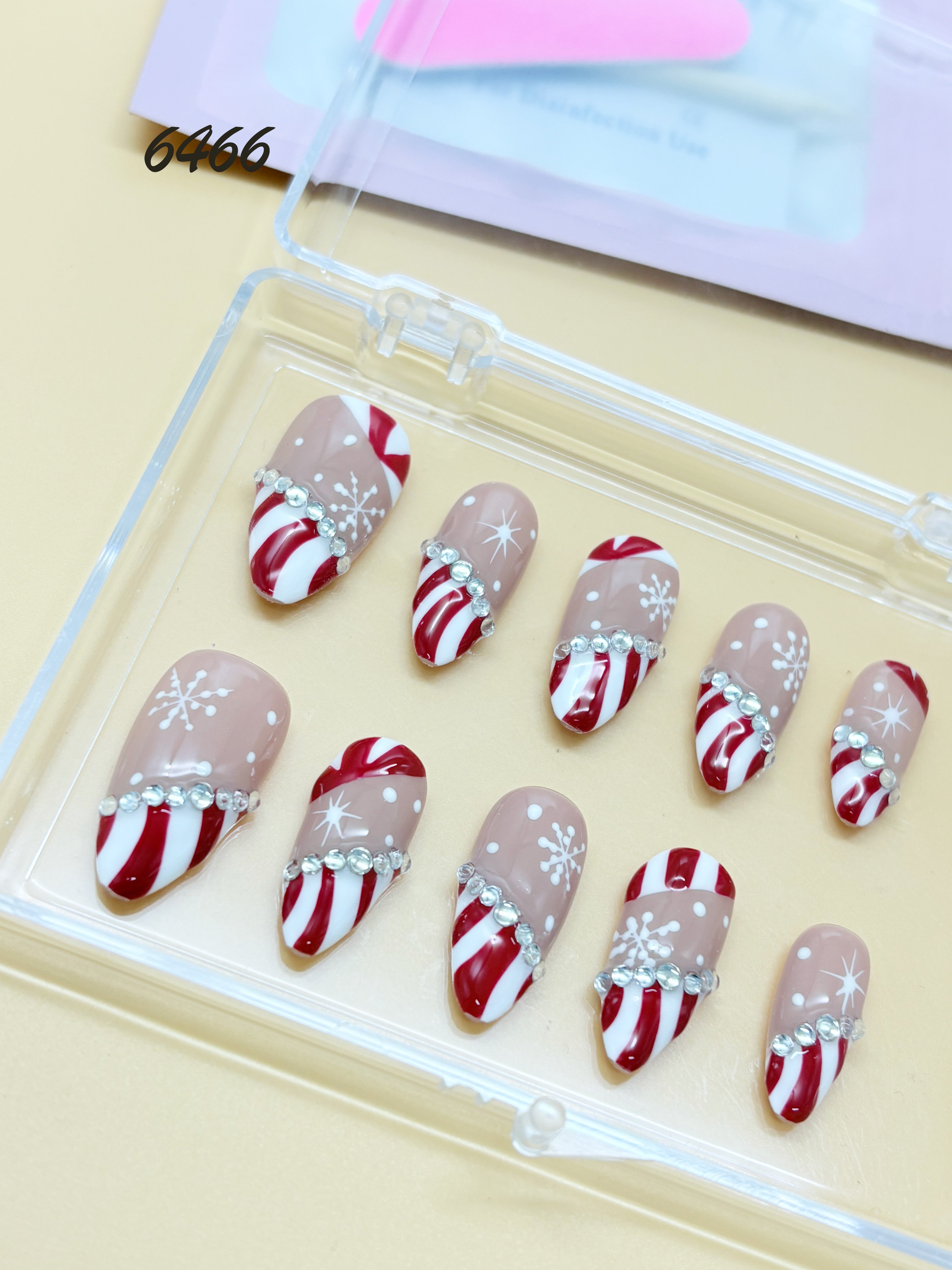zb78..A display board featuring 24 different styles of fashionable and trendy nail wear.