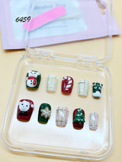 zb78..A display board featuring 24 different styles of fashionable and trendy nail wear.