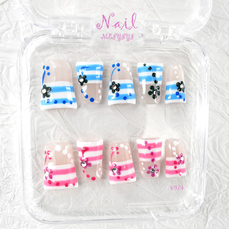 zb98..Nails of various styles.