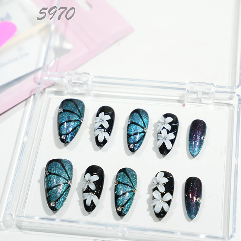 zb65..A display board featuring 24 different styles of fashionable and trendy nail art.