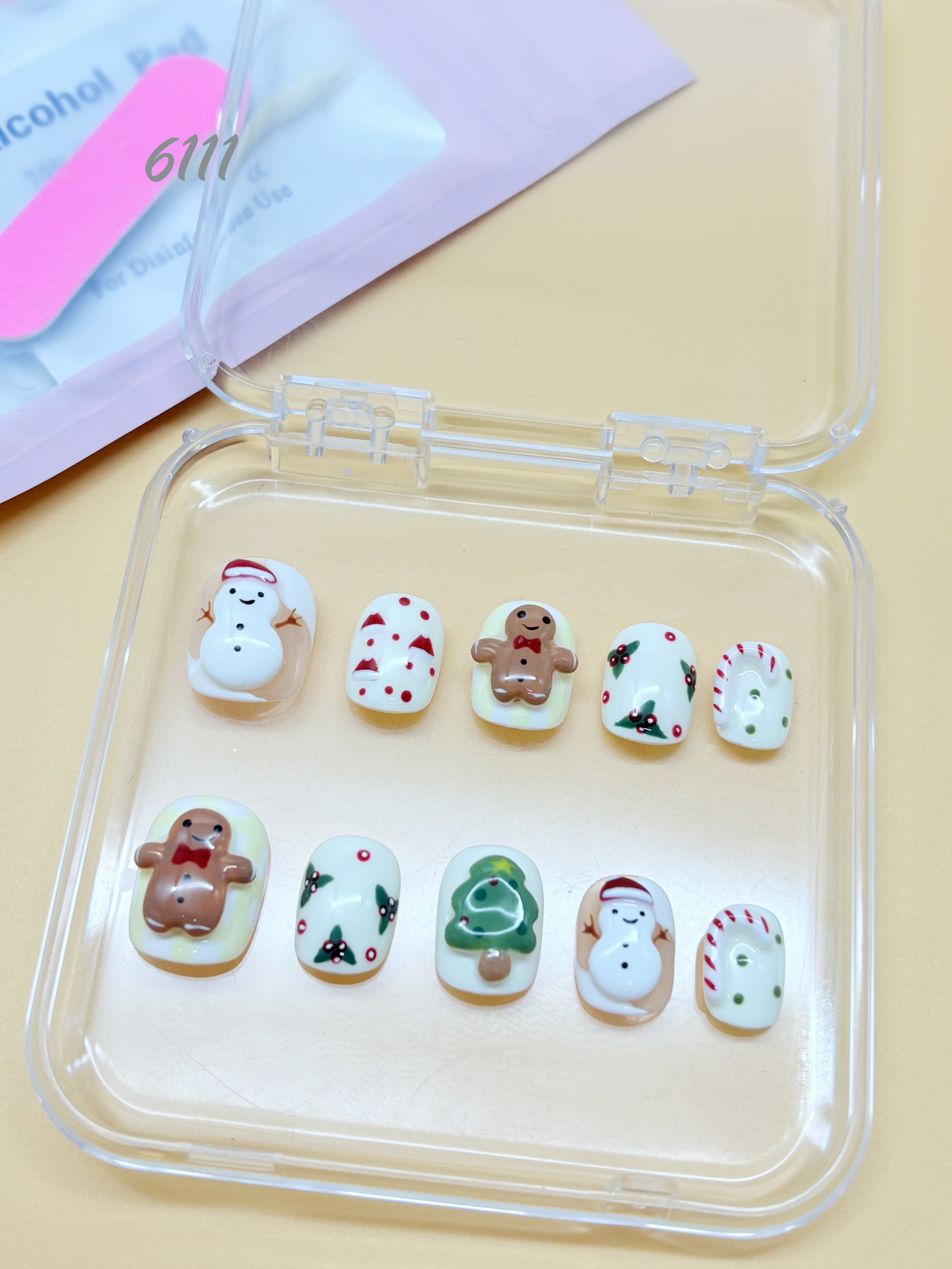 zb78..A display board featuring 24 different styles of fashionable and trendy nail wear.