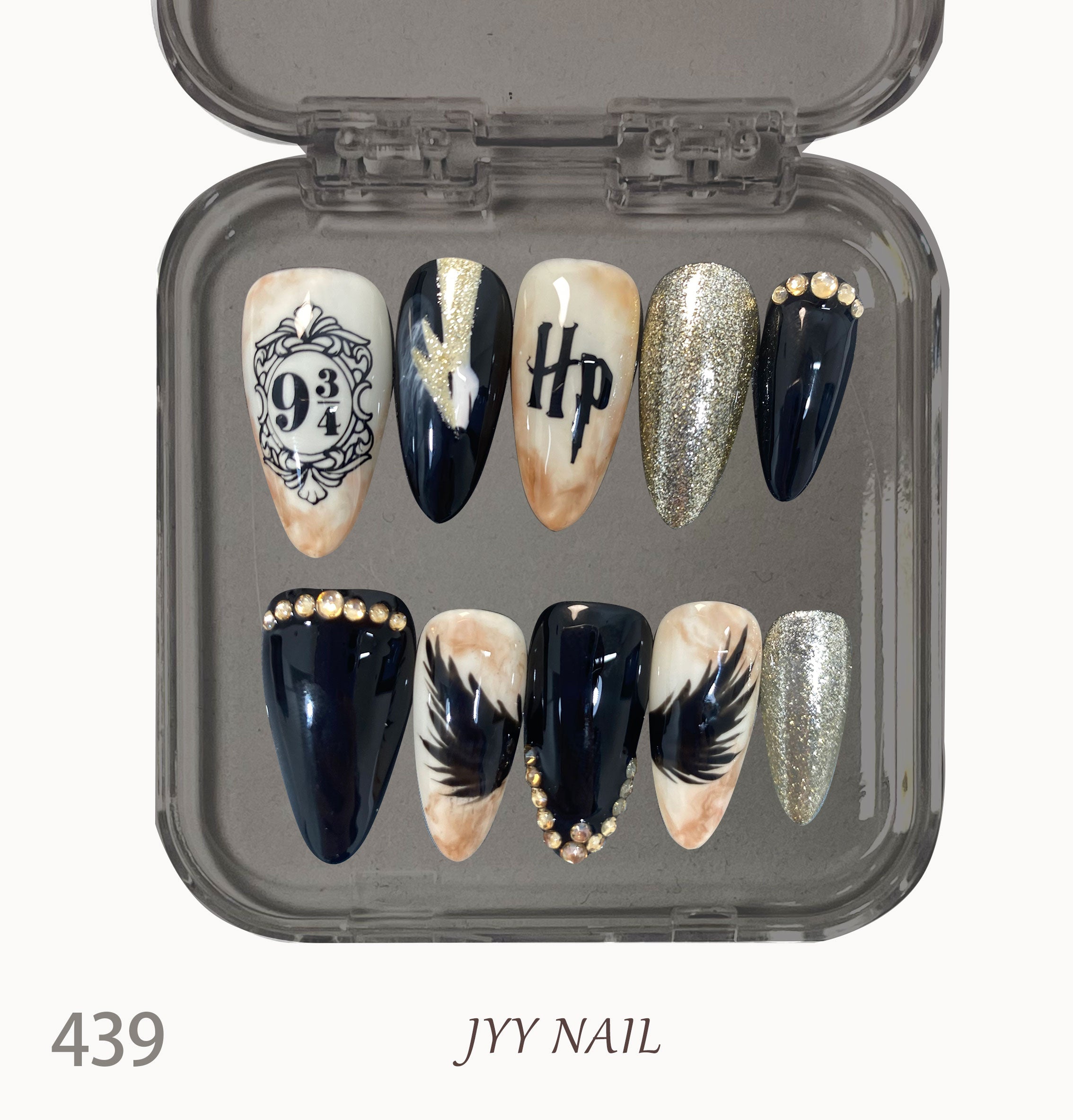 A439 Harry Potter 943:The Harry Potter Haute Couture collection is a one-for-one manicure