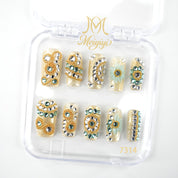 zb110..A wide variety of nails