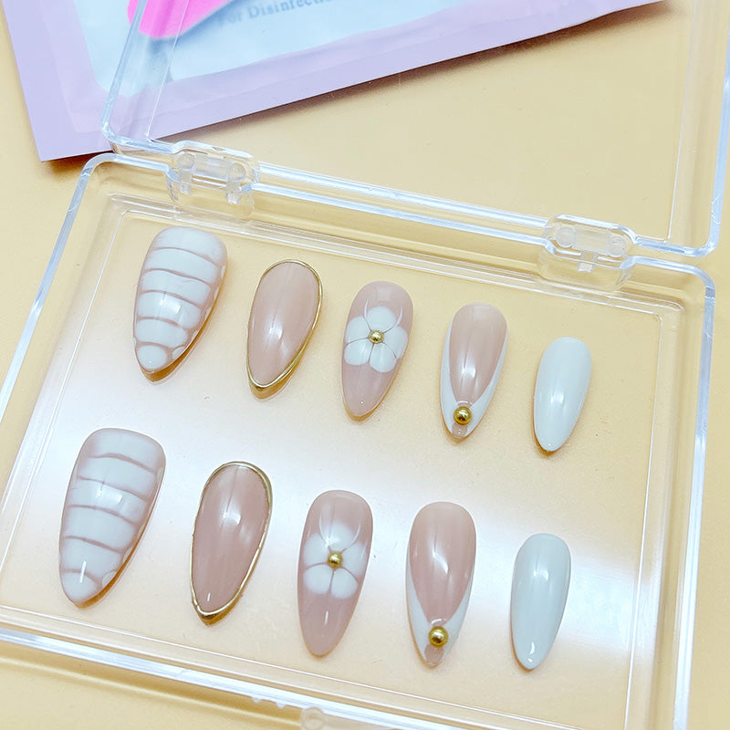 zb65..A display board featuring 24 different styles of fashionable and trendy nail art.