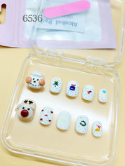 zb89..Christmas nails