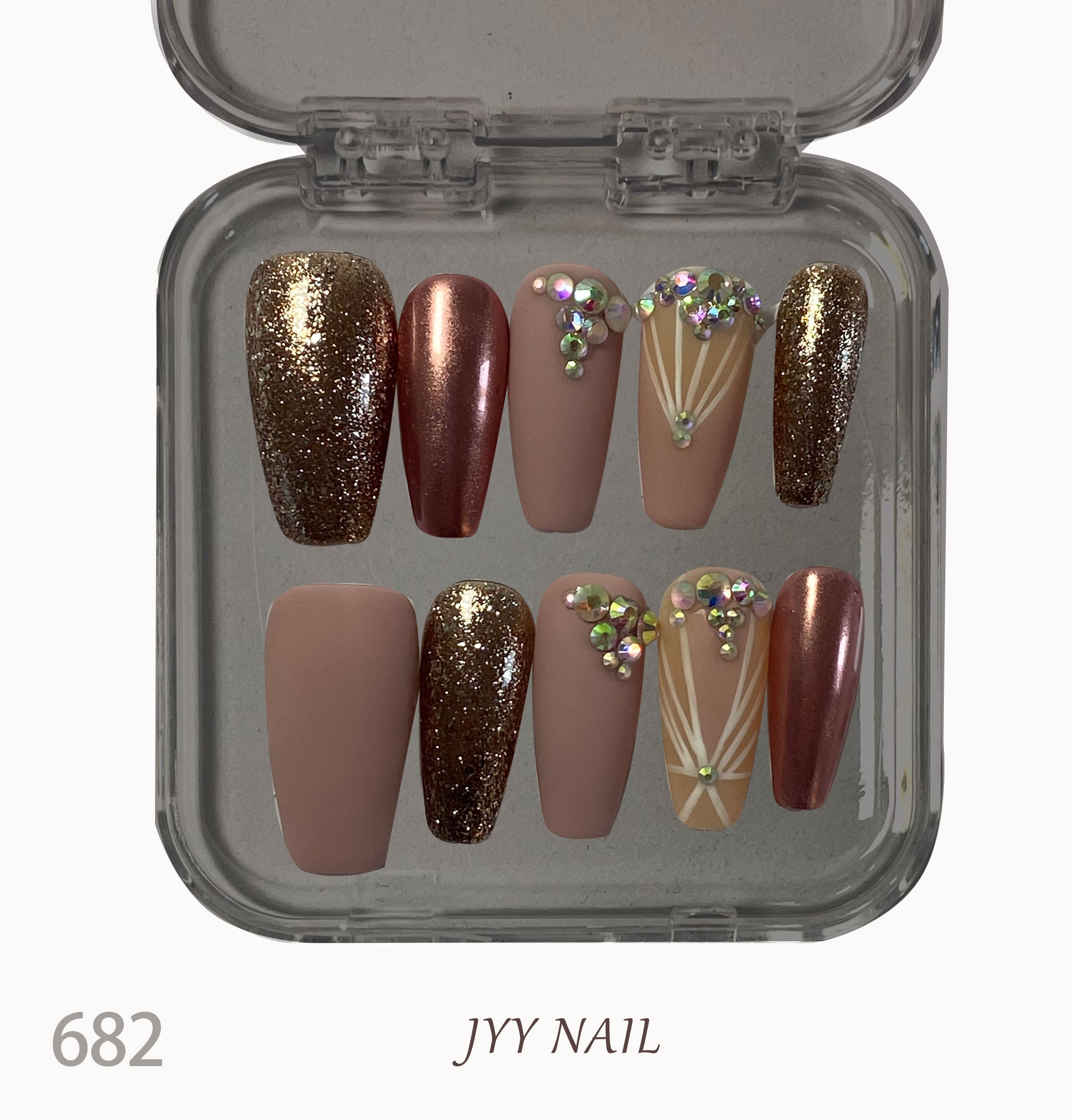 A682Glitter fine glitter lines:Hand-painted glitter fine glitter line with diamond nails