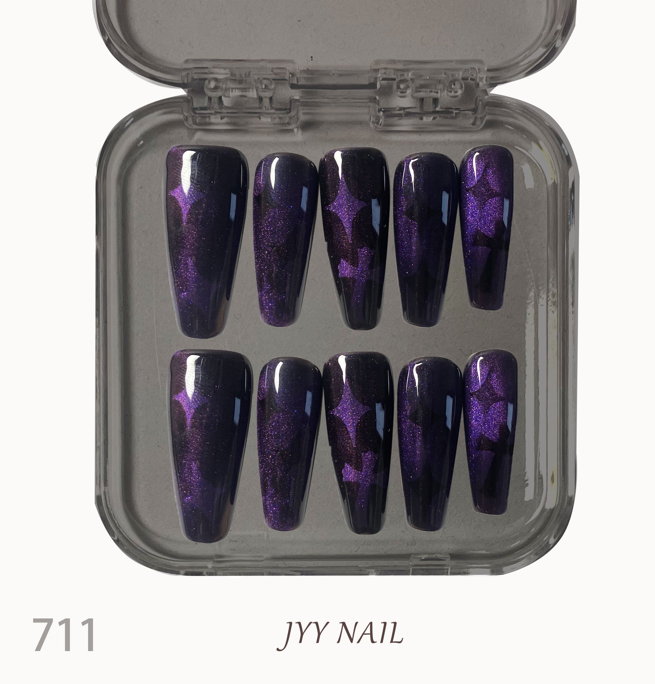 A711Purple cat 's-eye stars：Hand-painted purple cat-eye star nails
