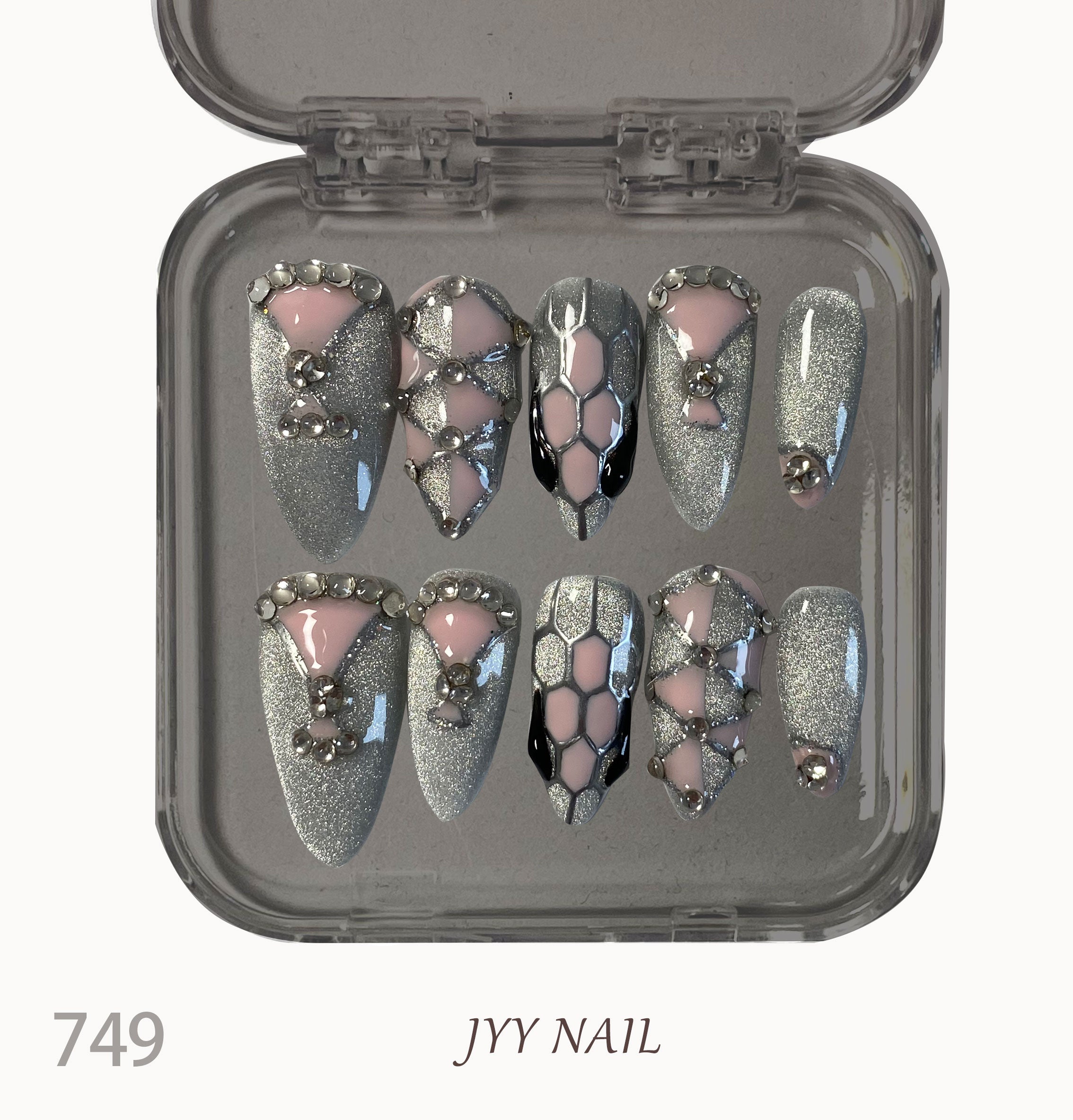 A749Bulgari snake head:Hand-painted Bulgari snake nails