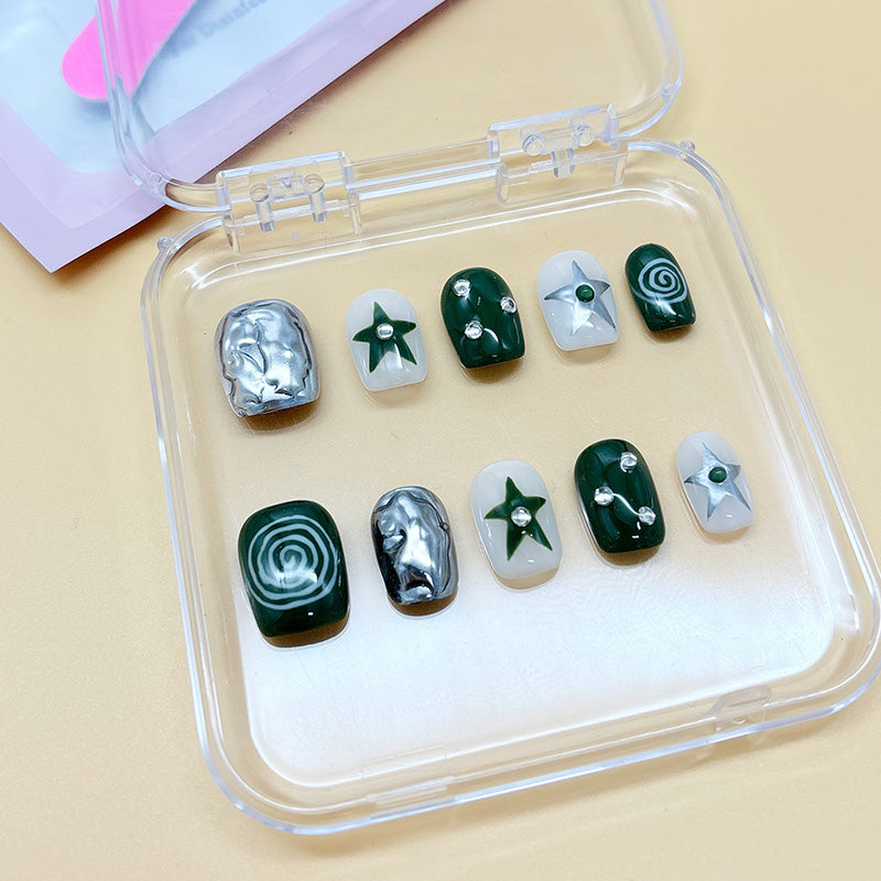 zb65..A display board featuring 24 different styles of fashionable and trendy nail art.