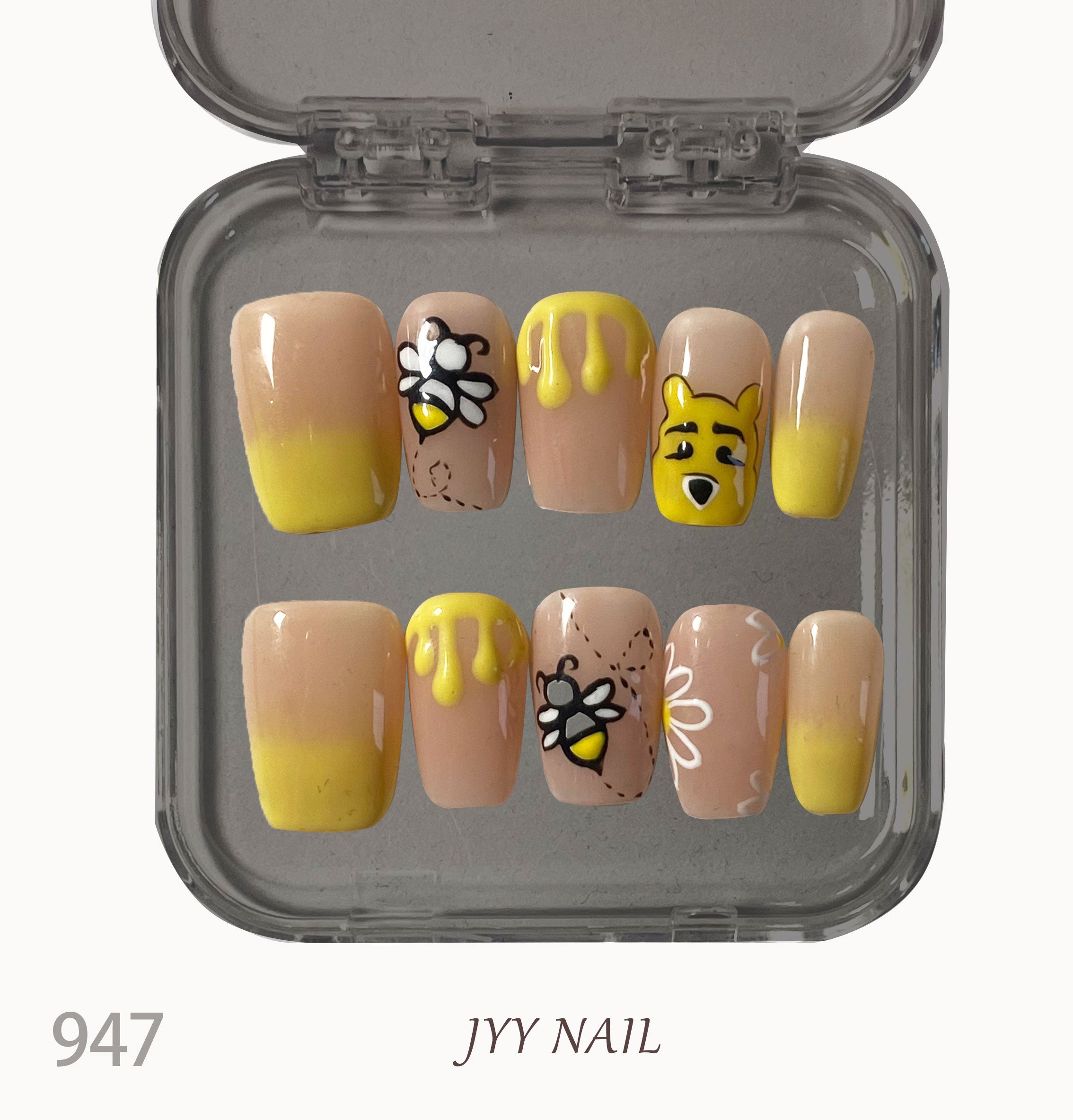 A947 Yellow bear nail art：Pure hand-painted manicure high luxury custom manicure